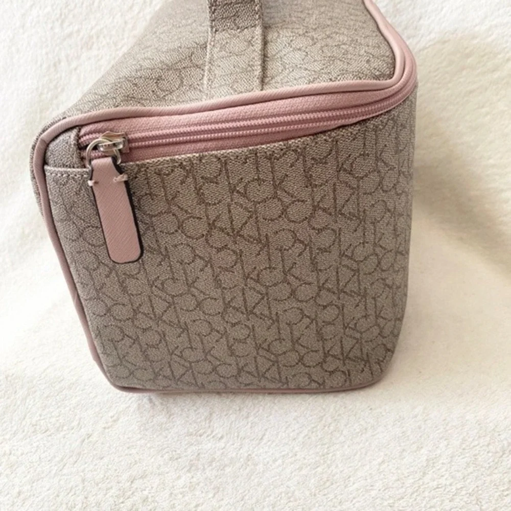 Calvin Klein Monogram Zip Toiletry Cosmetic Travel‎ Case Brown/Beige